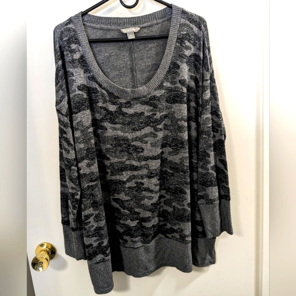Falls Creek black & grey camo top